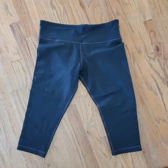 lululemon athletica Pants - Lululemon capri leggings